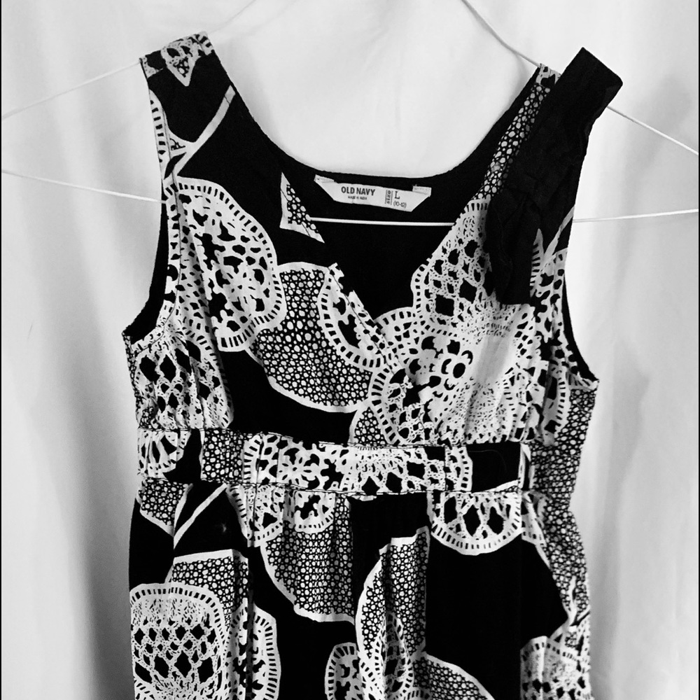Lacy black & white flower print summer dress.